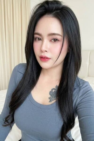 Girl Portrait of ANNIKA, discreet and elegant escort service in Tebrau 1.