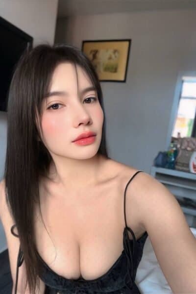 Girl Discreet and professional massage companion – DEBY 755 in JB Town 7.