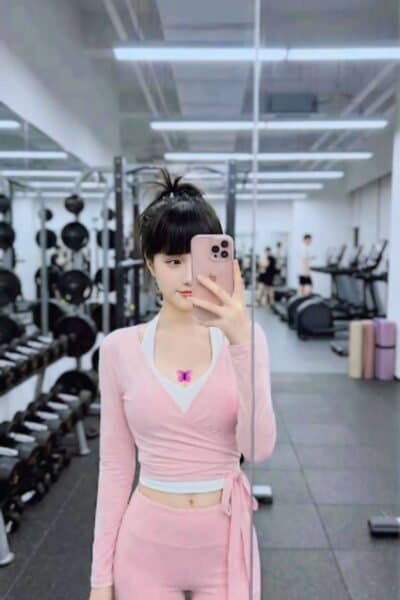 Girl XIAO XI 757 posing gracefully – available for massage companionship in JB Town 7.