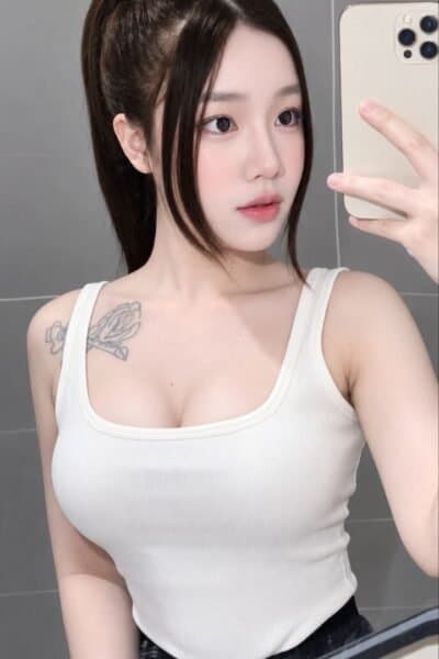 Girl CANDY 81, luxury massage escort available in JB Town 6.