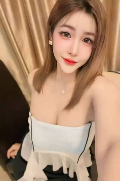 Girl XIN HONG, offering relaxing massage companionship in Tebrau 1.