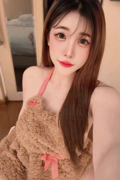 Girl Portrait of XIN HONG, discreet and elegant escort service in Tebrau 1.