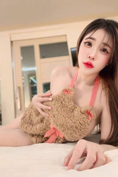 Girl XIN HONG – trusted companion for private massage experiences in Tebrau 1.