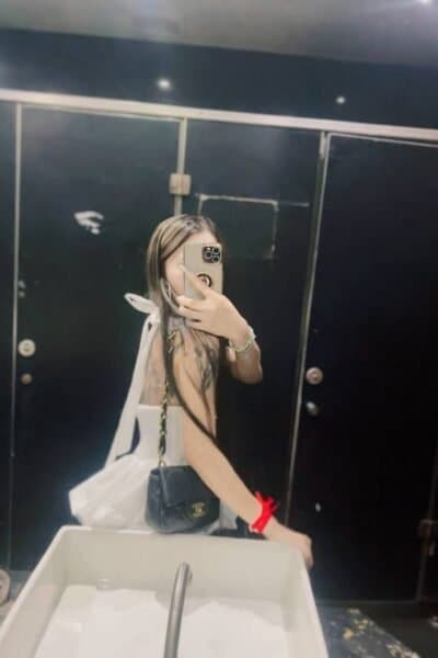 Girl Discreet and professional massage companion – 小露 709 in JB Town 7.