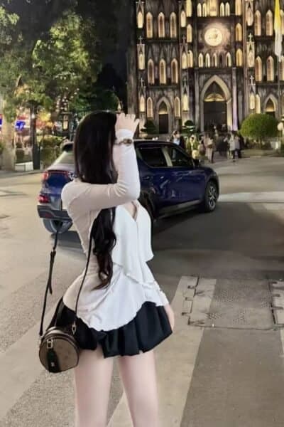 Girl Discreet and professional massage companion – YY 59 in Permas 1.