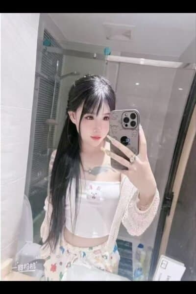 Girl Discreet and professional massage companion – V BABY 88 in Permas 1.