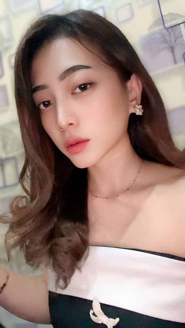 Portrait of CELINE 626, discreet and elegant escort service in JB Town 6. - small image