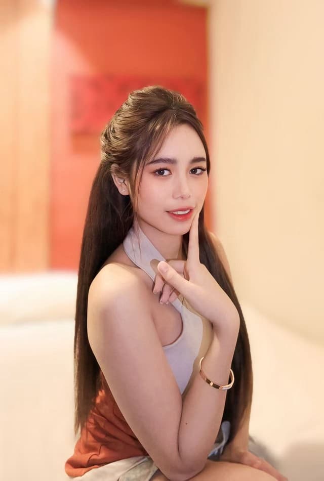 MOCHI 688 posing gracefully – available for massage companionship in Tebrau 2. - small image
