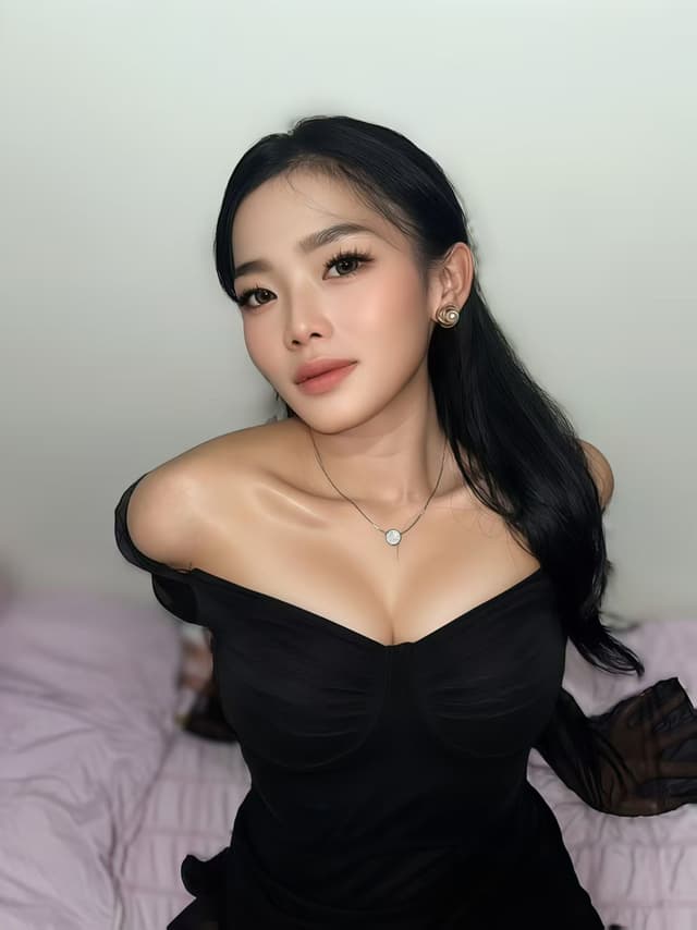 APRIL 669 posing gracefully – available for massage companionship in Nusa Bestari 2. - small image