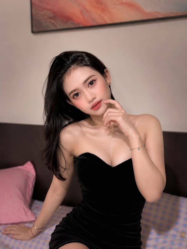 Natural photo of VILY – a discreet companion for massage in Nusa Bestari 3. - small image