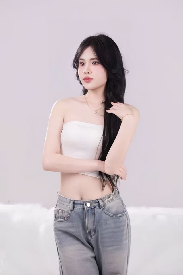 Portrait of CRYSTAL 299, discreet and elegant escort service in Permas 1. - small image