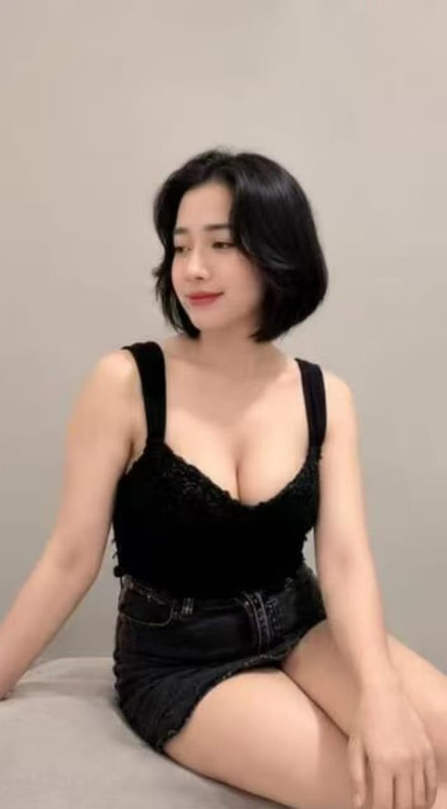Portrait of ALEXA 320, discreet and elegant escort service in Mount Austin 1. - small image
