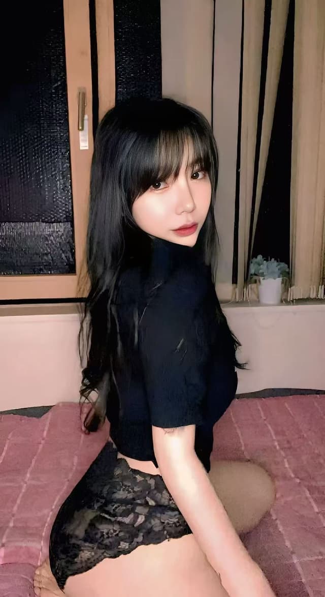 Sophisticated portrait of HONEY 5666, luxury companion in JB Town 4. - small image