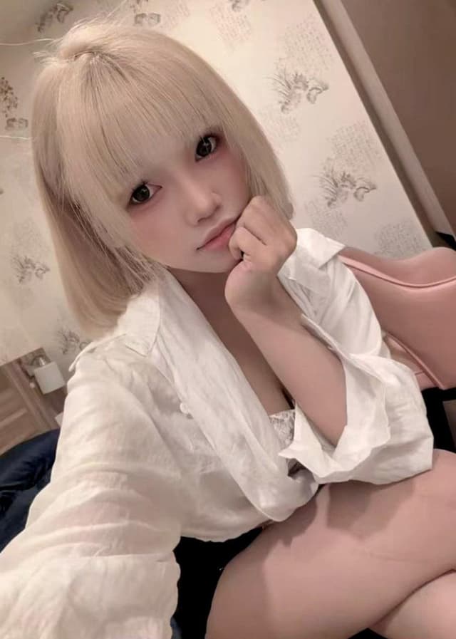 Photo of QQ 657, elegant and discreet massage escort from JB Town 2. - small image