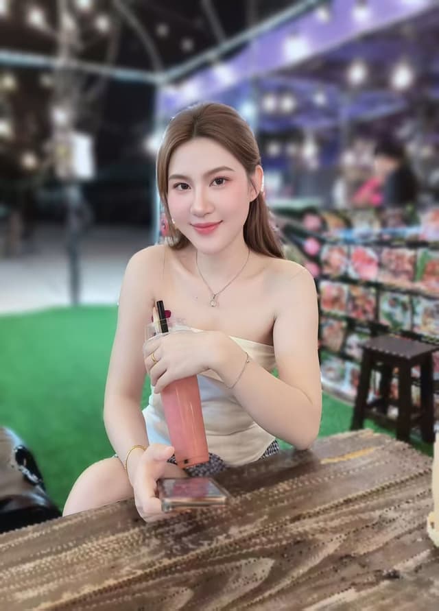 Elegant photo of MIMI 772, your private massage escort in Nusa Bestari 2. - small image