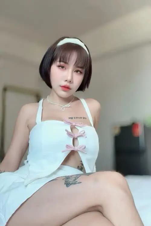 Portrait of OLIVIA, discreet and elegant escort service in JB Town 5. - small image
